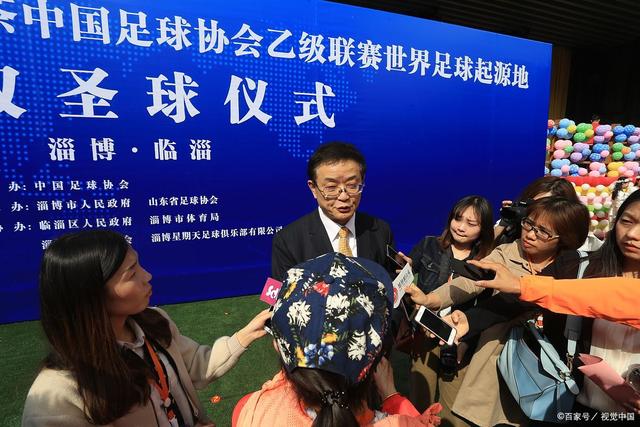 掘金的新面貌：默里、德罗赞与约基奇合影曝光